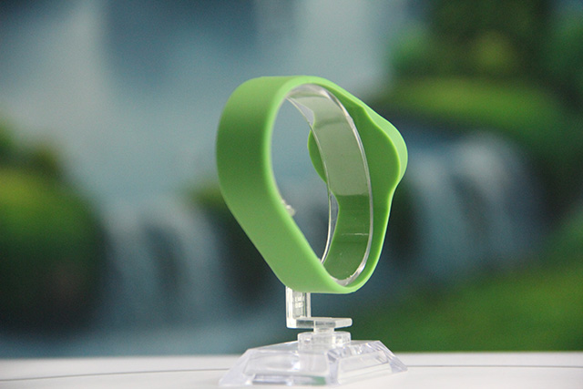 ic硅膠腕帶保鮮蓋安全環(huán)保，拒絕浪費(fèi)使用保鮮膜