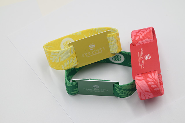 RFID技術的應用范圍非常廣泛,如電子停車收費管理等 RFID技術的應用范圍非常廣泛,如電子停車收費管理等